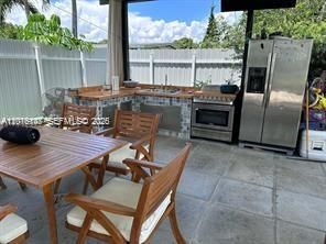For Rent: $3,400 (3 beds, 1 baths, 1806 Square Feet)