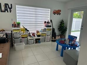 For Rent: $3,400 (3 beds, 1 baths, 1806 Square Feet)