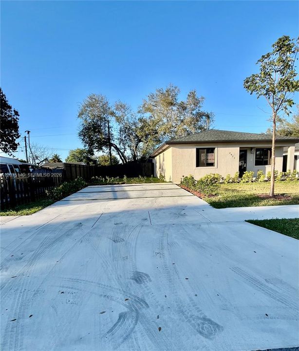 For Sale: $564,900 (3 beds, 2 baths, 1208 Square Feet)