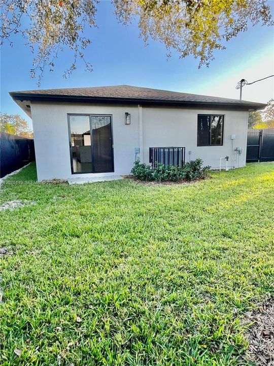 For Sale: $564,900 (3 beds, 2 baths, 1208 Square Feet)