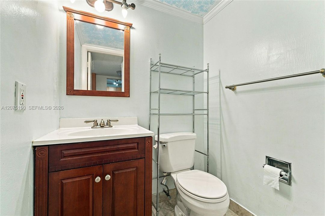 For Sale: $199,999 (1 beds, 1 baths, 646 Square Feet)