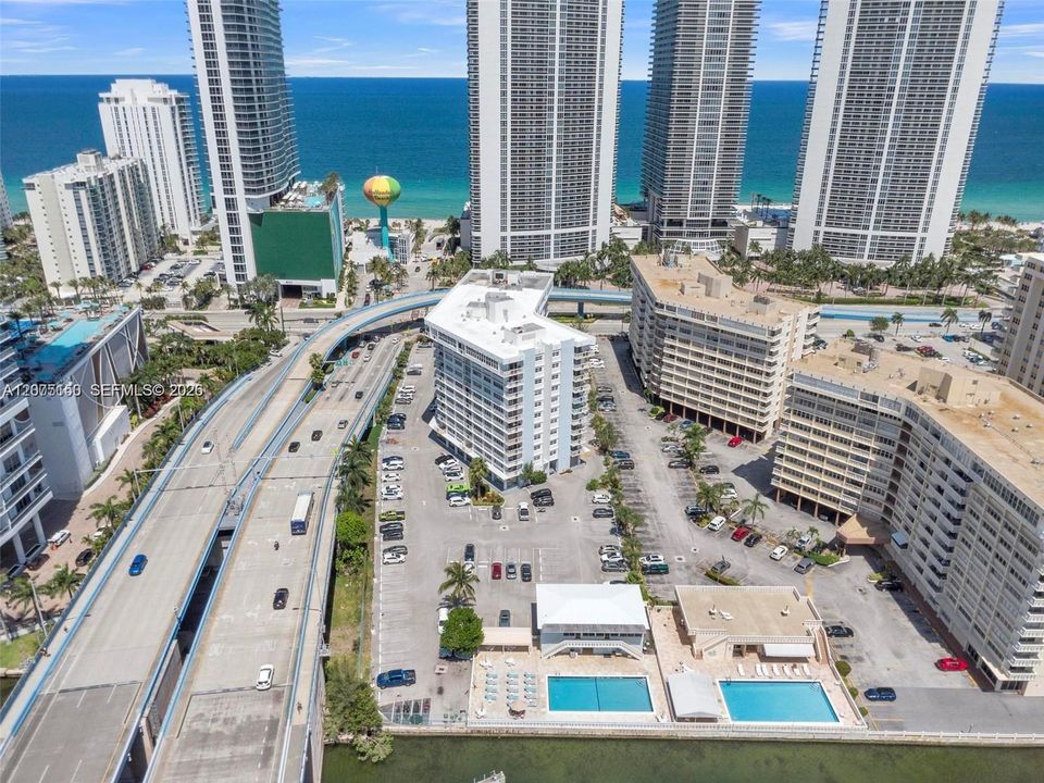 For Sale: $199,999 (1 beds, 1 baths, 646 Square Feet)