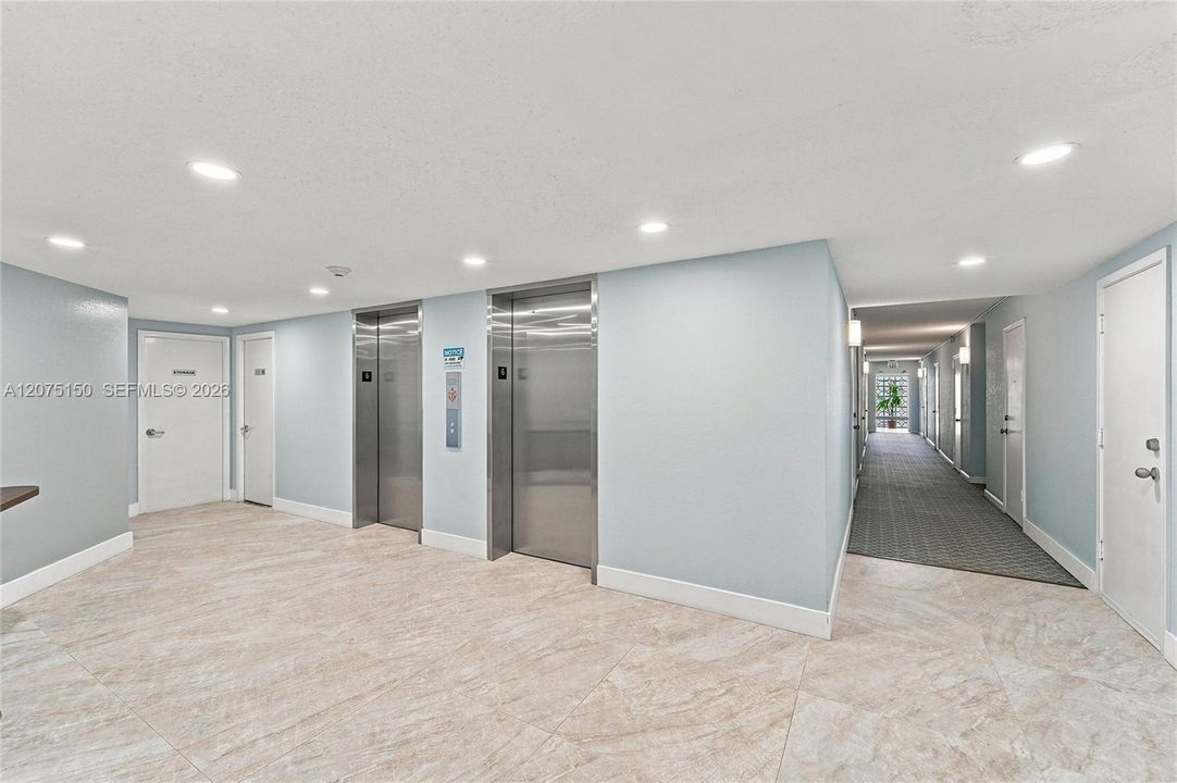 For Sale: $199,999 (1 beds, 1 baths, 646 Square Feet)