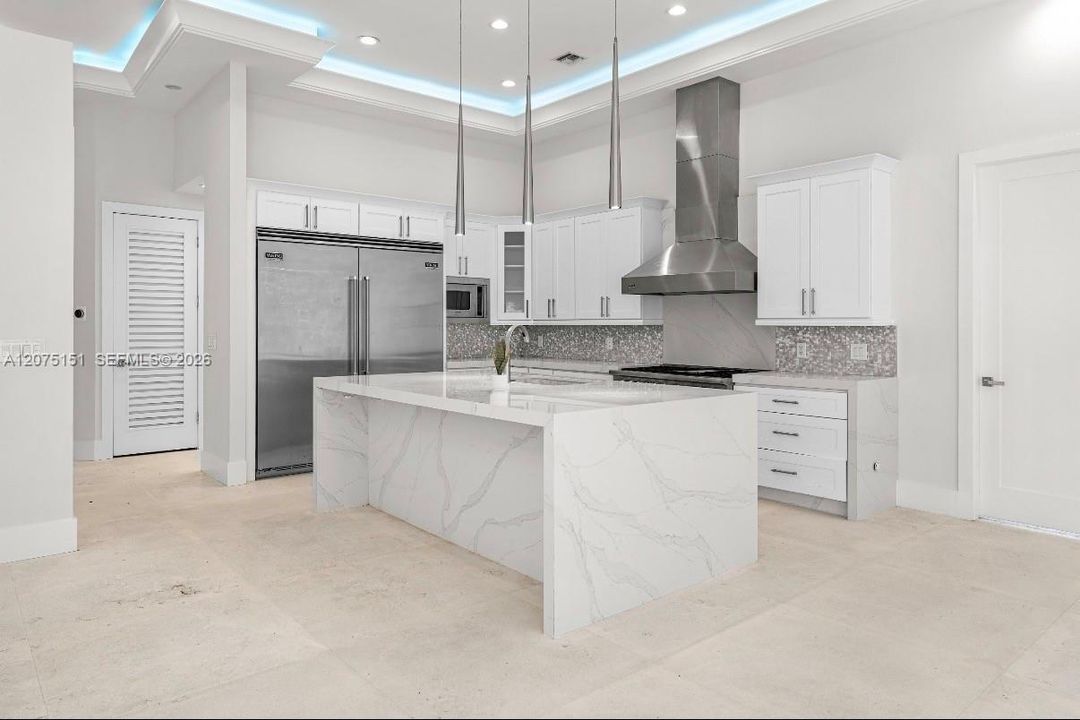 For Rent: $18,000 (5 beds, 5 baths, 4066 Square Feet)