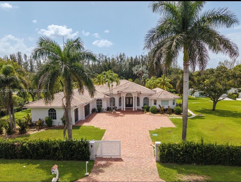 For Rent: $18,000 (5 beds, 5 baths, 4066 Square Feet)