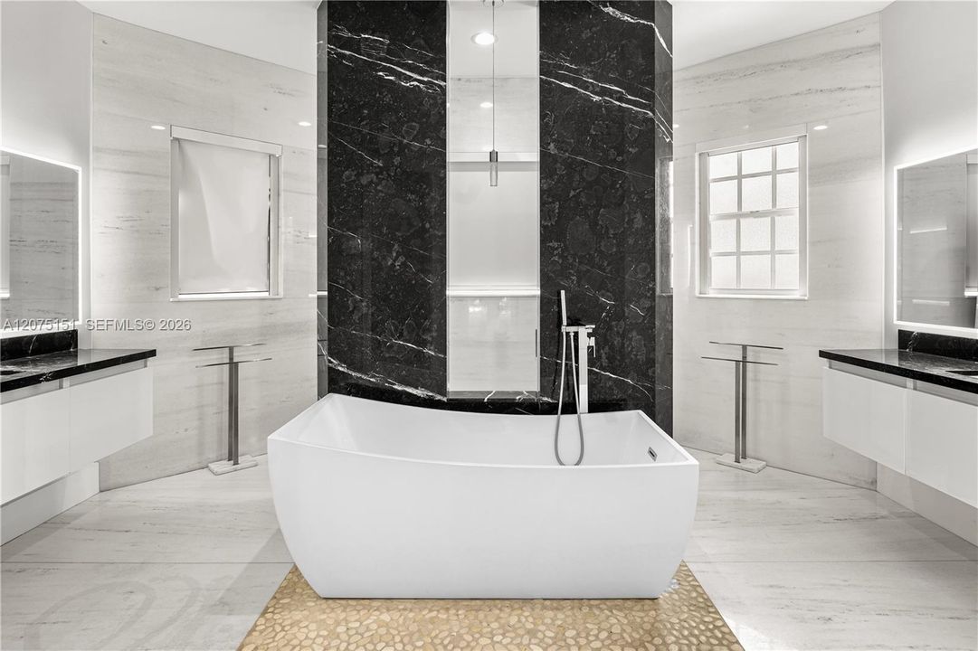 For Rent: $18,000 (5 beds, 5 baths, 4066 Square Feet)
