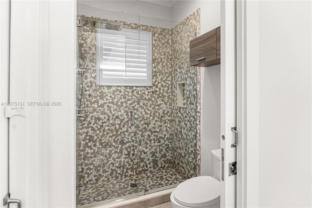 For Rent: $18,000 (5 beds, 5 baths, 4066 Square Feet)