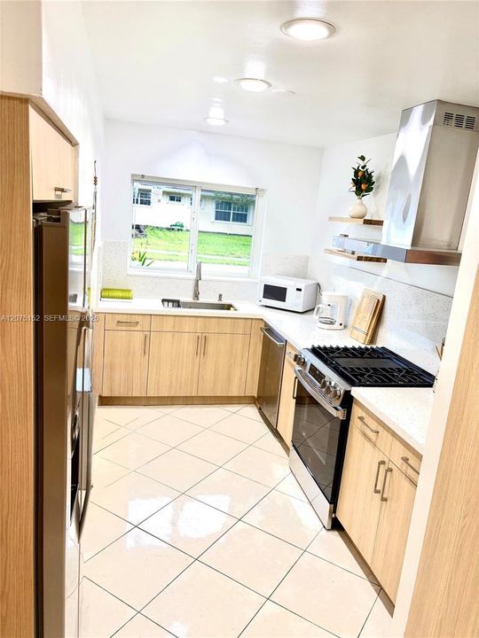 For Rent: $3,800 (3 beds, 2 baths, 1706 Square Feet)