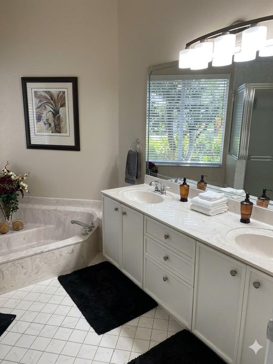 15. Bathroom Primary 1_2