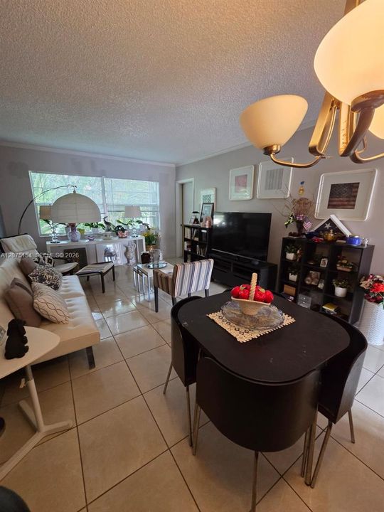 For Rent: $1,400 (1 beds, 1 baths, 684 Square Feet)
