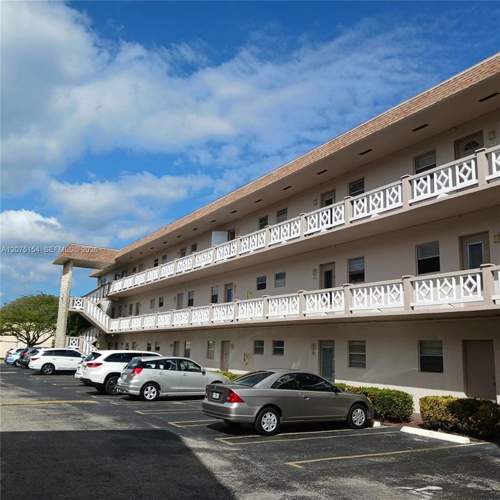 For Rent: $1,400 (1 beds, 1 baths, 684 Square Feet)