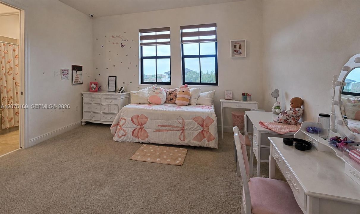 На продажу: $780,000 (5 спален, 4 ванн, 4026 Квадратных фут)