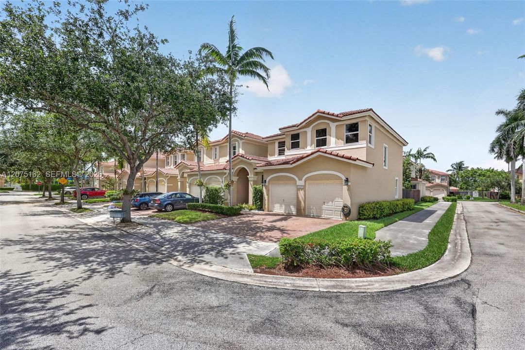 For Sale: $695,000 (4 beds, 3 baths, 2310 Square Feet)