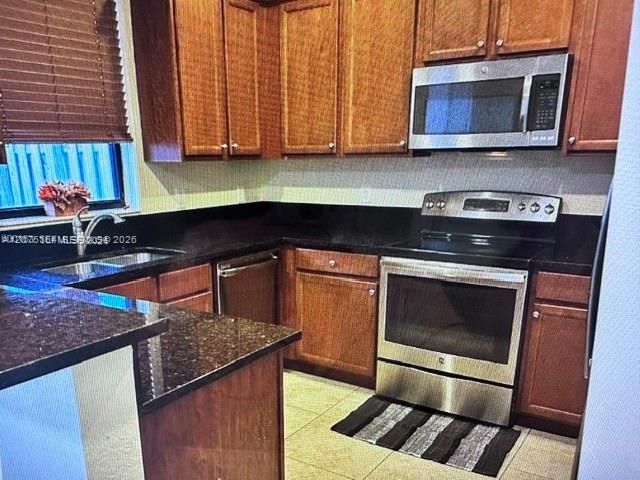 For Rent: $3,500 (3 beds, 2 baths, 1605 Square Feet)