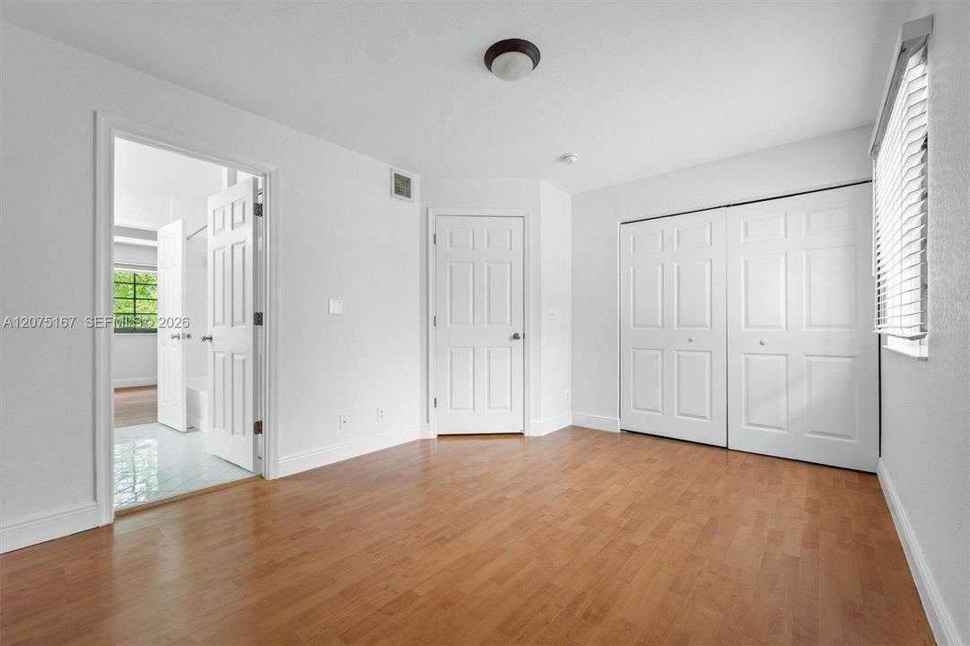 For Sale: $449,900 (2 beds, 1 baths, 1063 Square Feet)