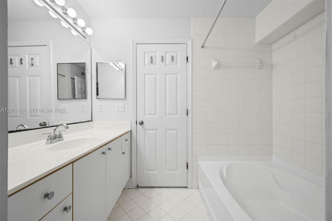 For Sale: $449,900 (2 beds, 1 baths, 1063 Square Feet)