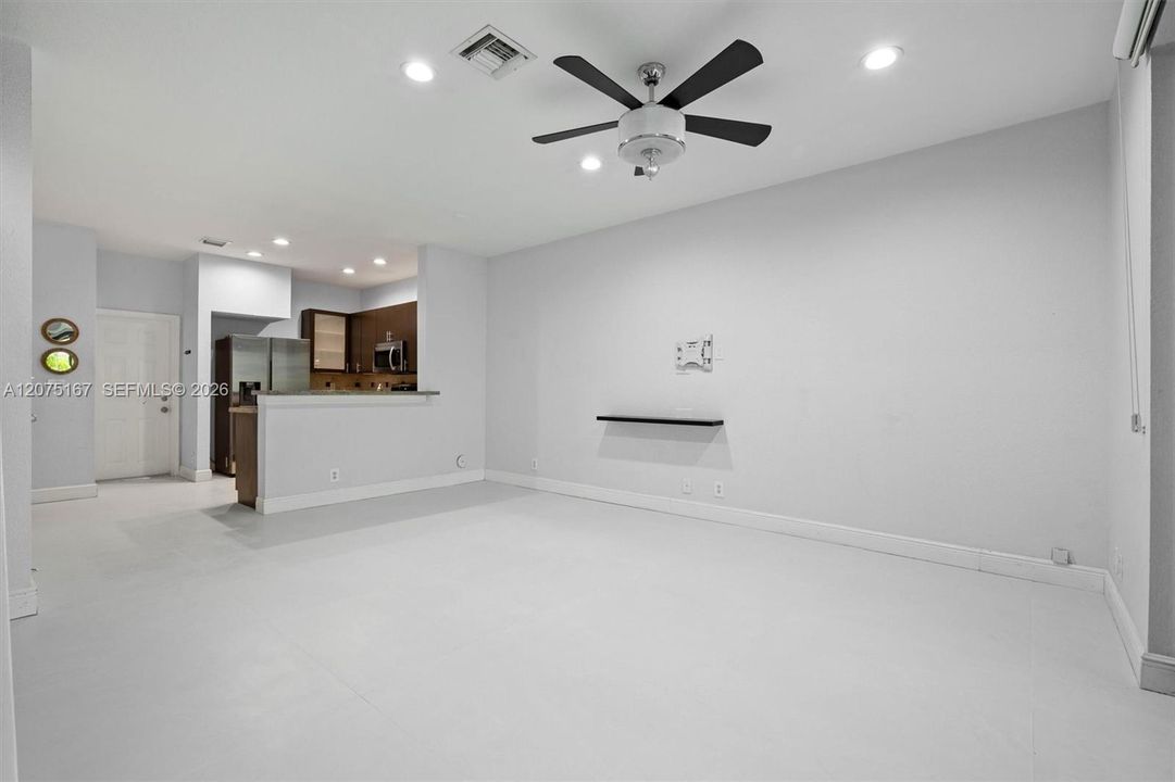 For Sale: $449,900 (2 beds, 1 baths, 1063 Square Feet)