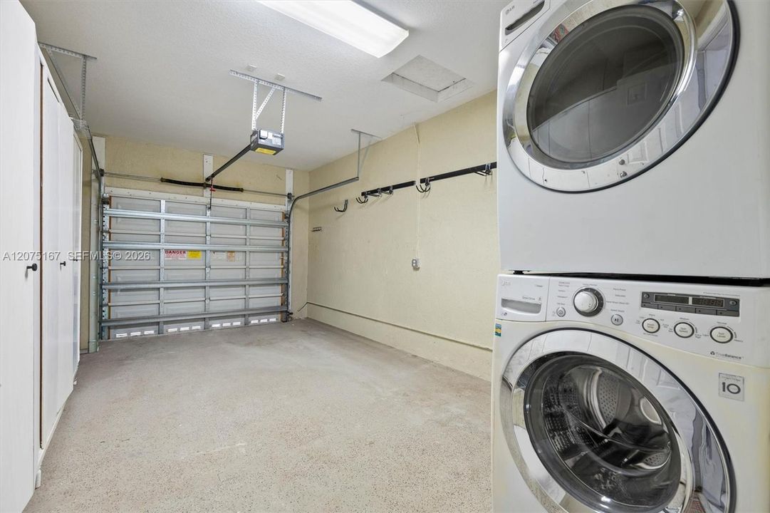For Sale: $449,900 (2 beds, 1 baths, 1063 Square Feet)