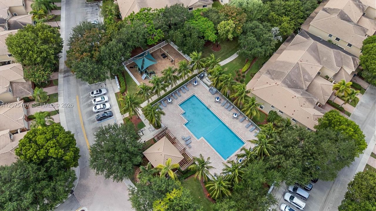 For Sale: $449,900 (2 beds, 1 baths, 1063 Square Feet)