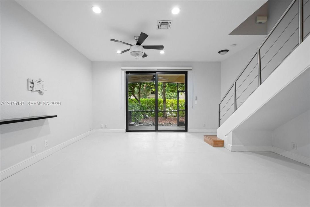 For Sale: $449,900 (2 beds, 1 baths, 1063 Square Feet)
