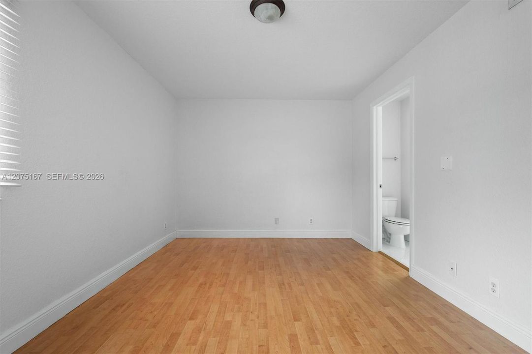 For Sale: $449,900 (2 beds, 1 baths, 1063 Square Feet)