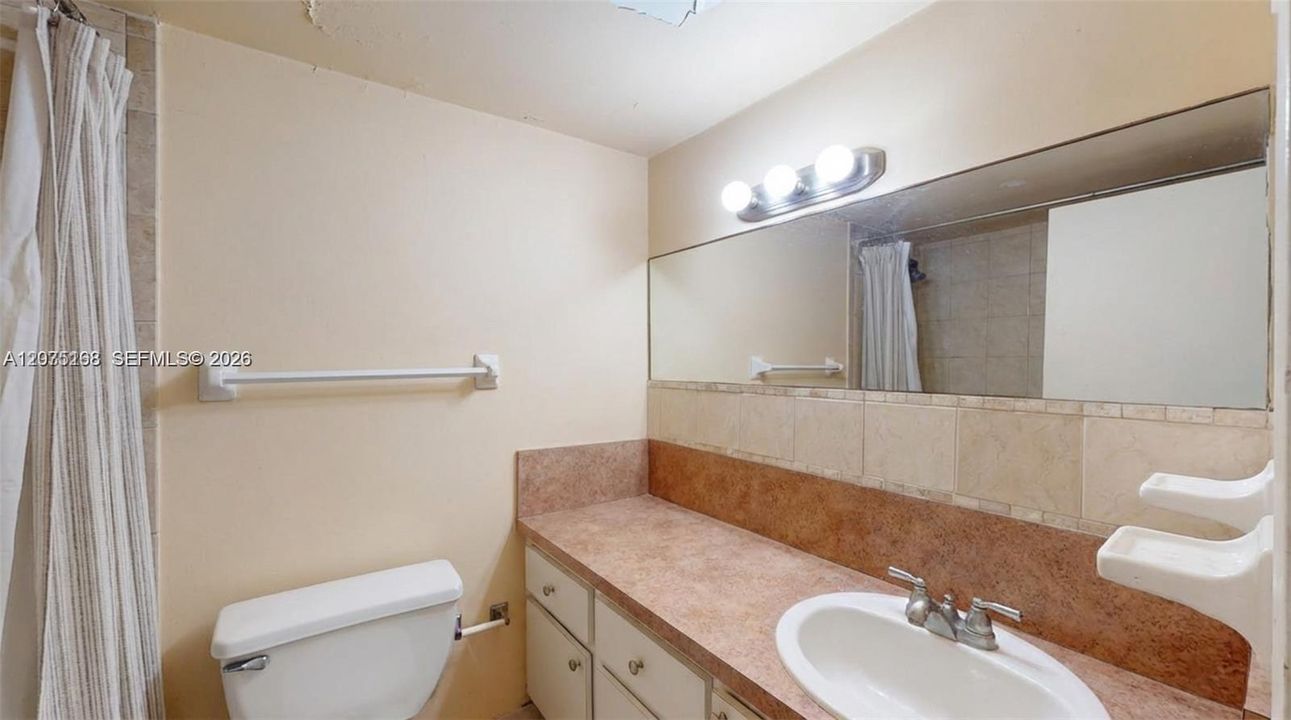 For Sale: $320,000 (0 beds, 1 baths, 619 Square Feet)