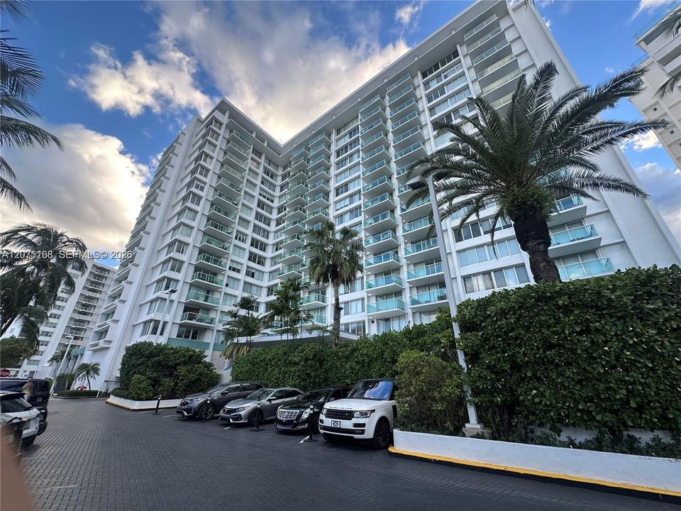 For Sale: $320,000 (0 beds, 1 baths, 619 Square Feet)