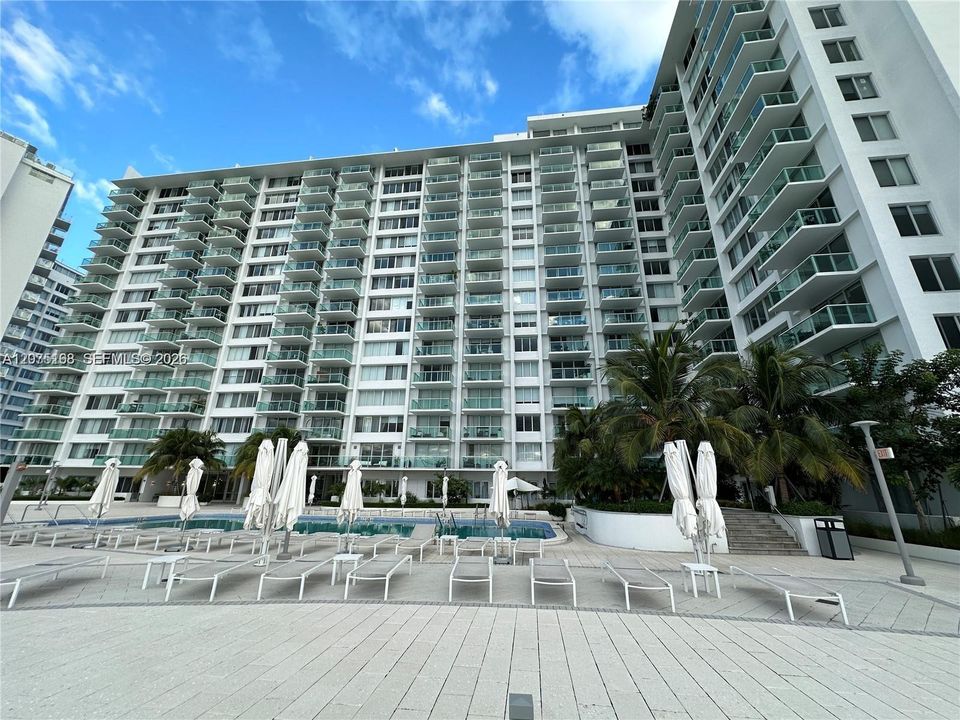 For Sale: $320,000 (0 beds, 1 baths, 619 Square Feet)