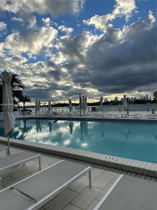 For Sale: $320,000 (0 beds, 1 baths, 619 Square Feet)
