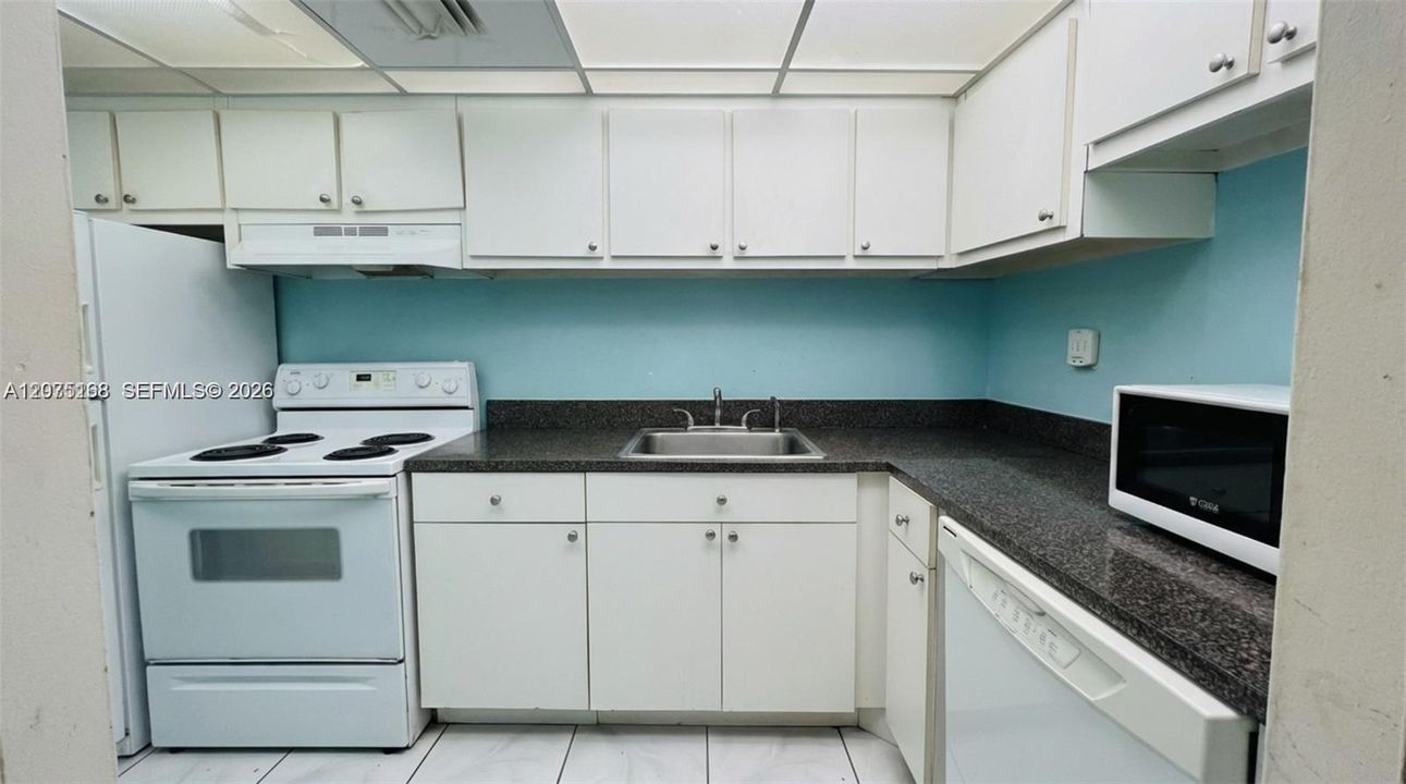 For Sale: $320,000 (0 beds, 1 baths, 619 Square Feet)