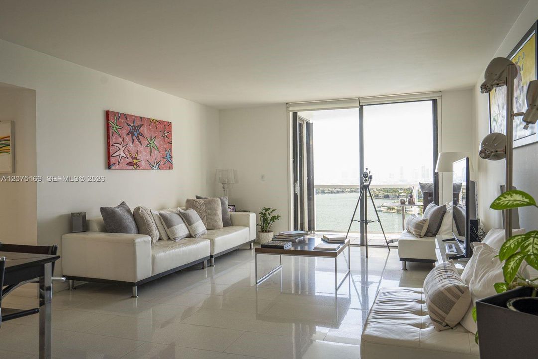 For Sale: $1,500,000 (2 beds, 2 baths, 1440 Square Feet)