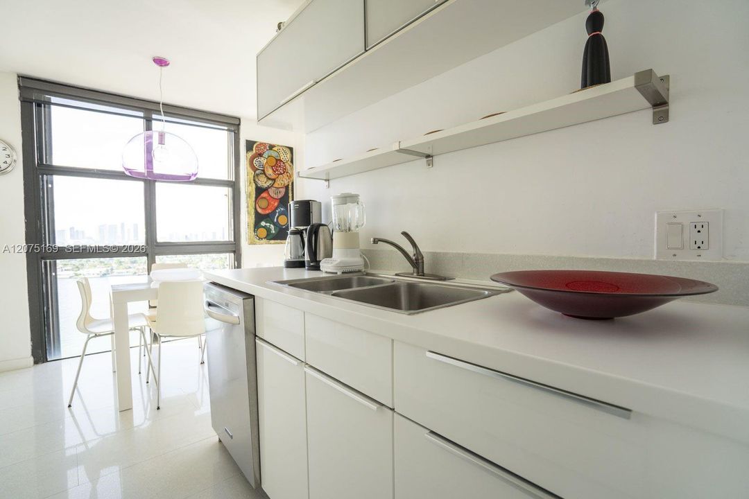 For Sale: $1,500,000 (2 beds, 2 baths, 1440 Square Feet)