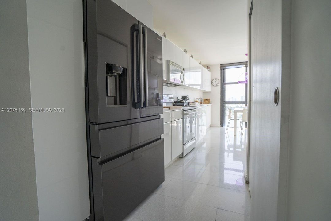 For Sale: $1,500,000 (2 beds, 2 baths, 1440 Square Feet)