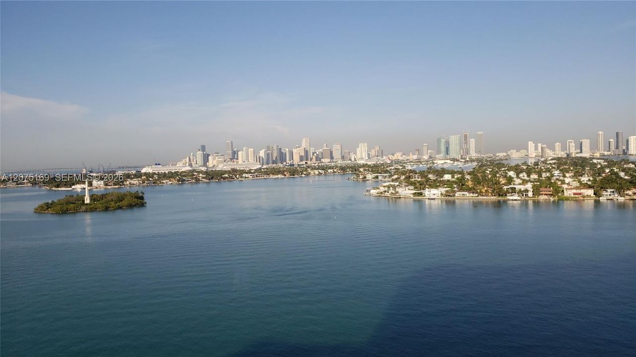 For Sale: $1,500,000 (2 beds, 2 baths, 1440 Square Feet)