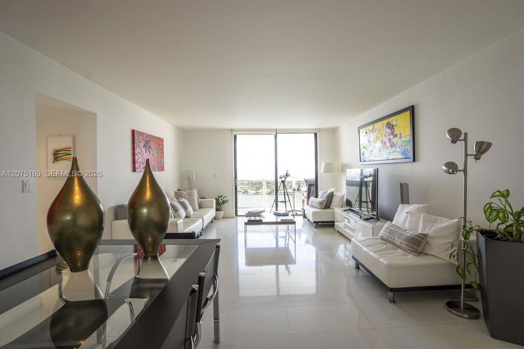 For Sale: $1,500,000 (2 beds, 2 baths, 1440 Square Feet)