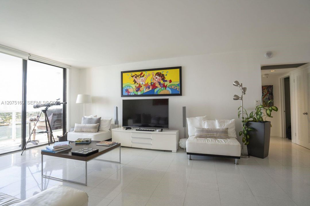 For Sale: $1,500,000 (2 beds, 2 baths, 1440 Square Feet)