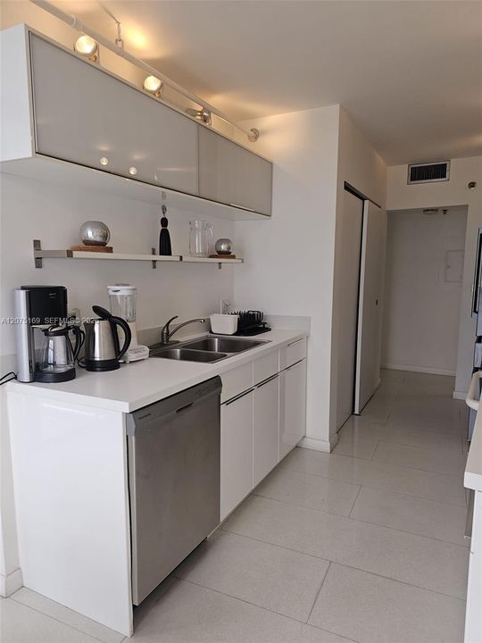 For Sale: $1,500,000 (2 beds, 2 baths, 1440 Square Feet)