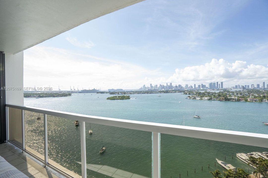 For Sale: $1,500,000 (2 beds, 2 baths, 1440 Square Feet)
