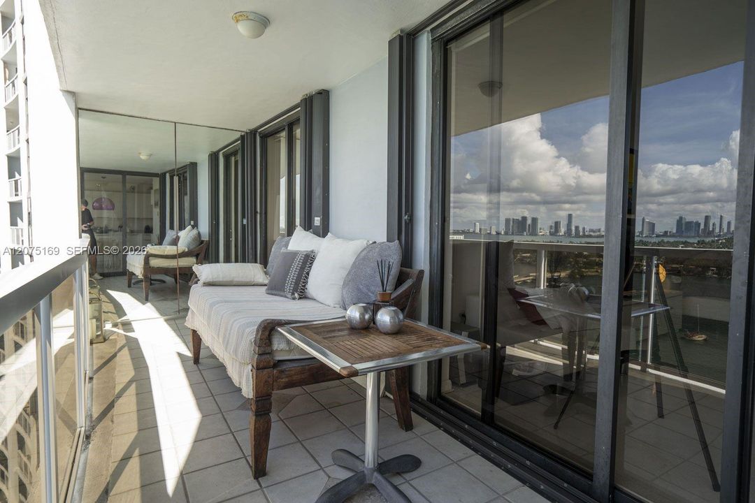 For Sale: $1,500,000 (2 beds, 2 baths, 1440 Square Feet)
