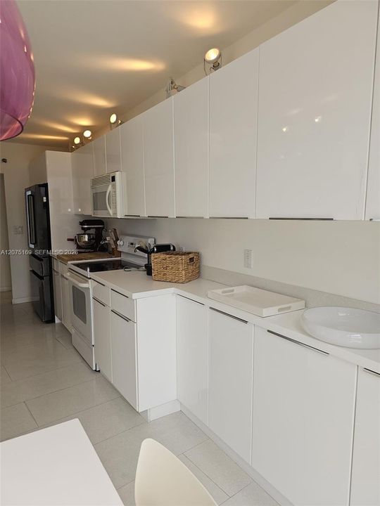 For Sale: $1,500,000 (2 beds, 2 baths, 1440 Square Feet)