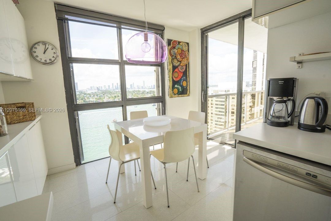 For Sale: $1,500,000 (2 beds, 2 baths, 1440 Square Feet)
