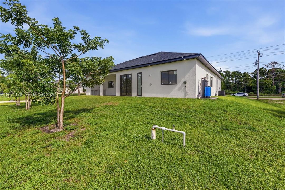 For Sale: $389,000 (4 beds, 2 baths, 1812 Square Feet)