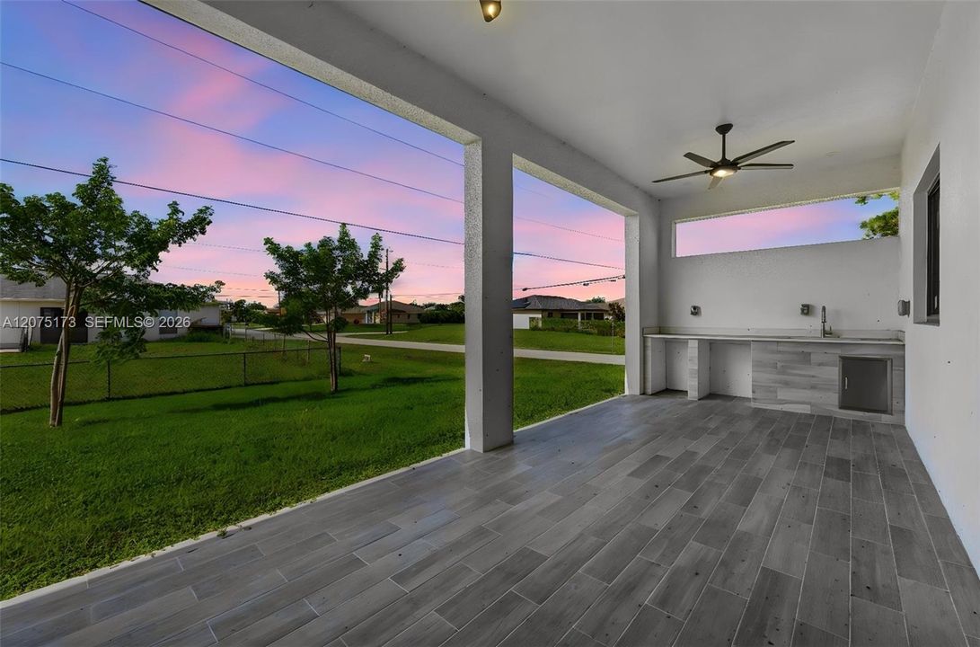 For Sale: $389,000 (4 beds, 2 baths, 1812 Square Feet)