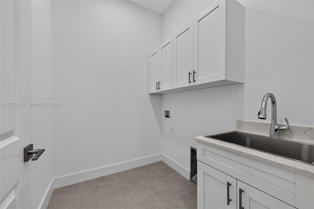 For Sale: $389,000 (4 beds, 2 baths, 1812 Square Feet)