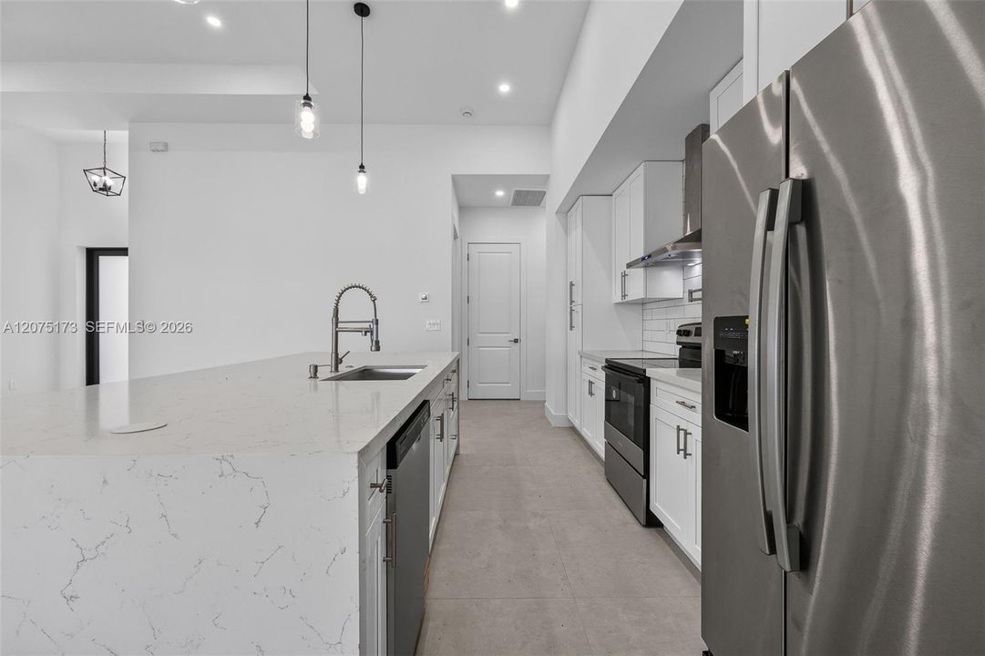 For Sale: $389,000 (4 beds, 2 baths, 1812 Square Feet)