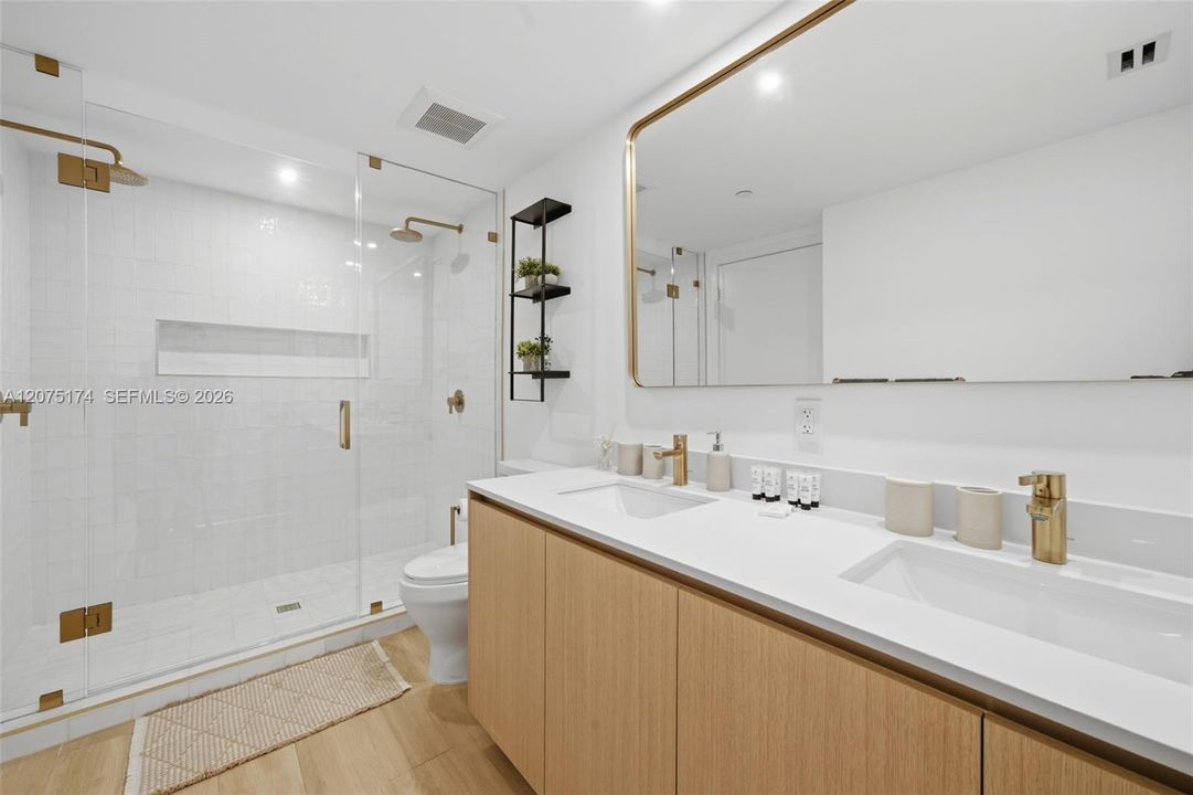 For Sale: $735,000 (1 beds, 1 baths, 598 Square Feet)