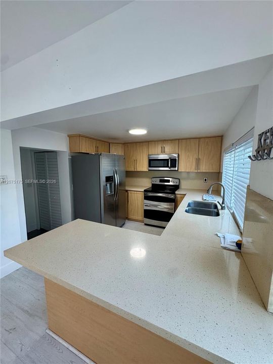 En Venta: $740,000 (4 camas, 2 baños, 1719 Pies cuadrados)