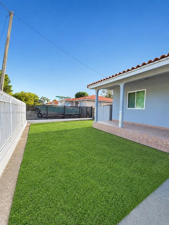 En Venta: $740,000 (4 camas, 2 baños, 1719 Pies cuadrados)