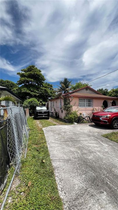 For Sale: $270,000 (3 beds, 1 baths, 856 Square Feet)