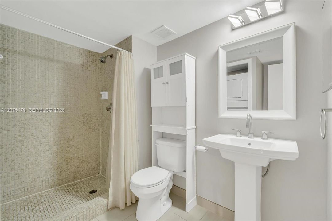 Activo con contrato: $312,000 (2 camas, 2 baños, 1231 Pies cuadrados)